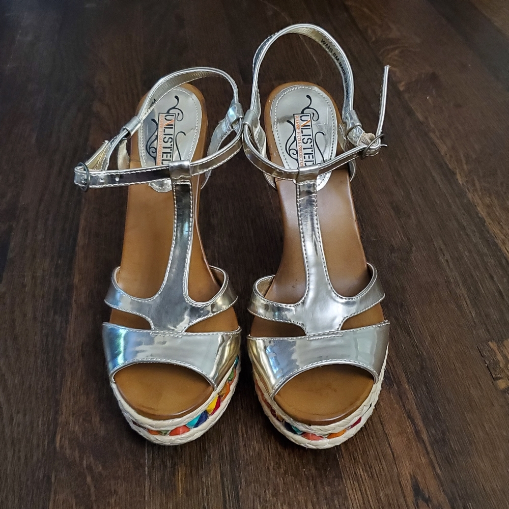 **Never Worn* Gold Sandals